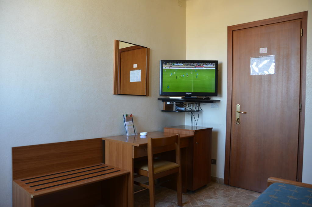 Hotel A-14 Modugno Ruang foto