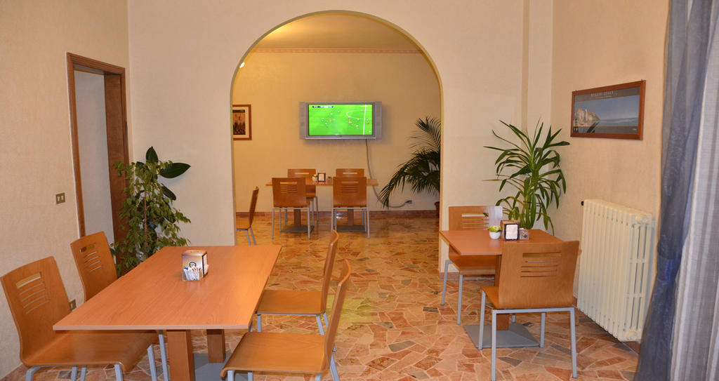 Hotel A-14 Modugno Bagian luar foto