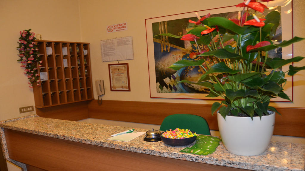 Hotel A-14 Modugno Bagian luar foto