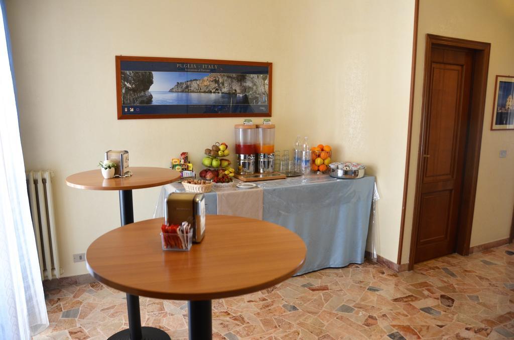 Hotel A-14 Modugno Bagian luar foto