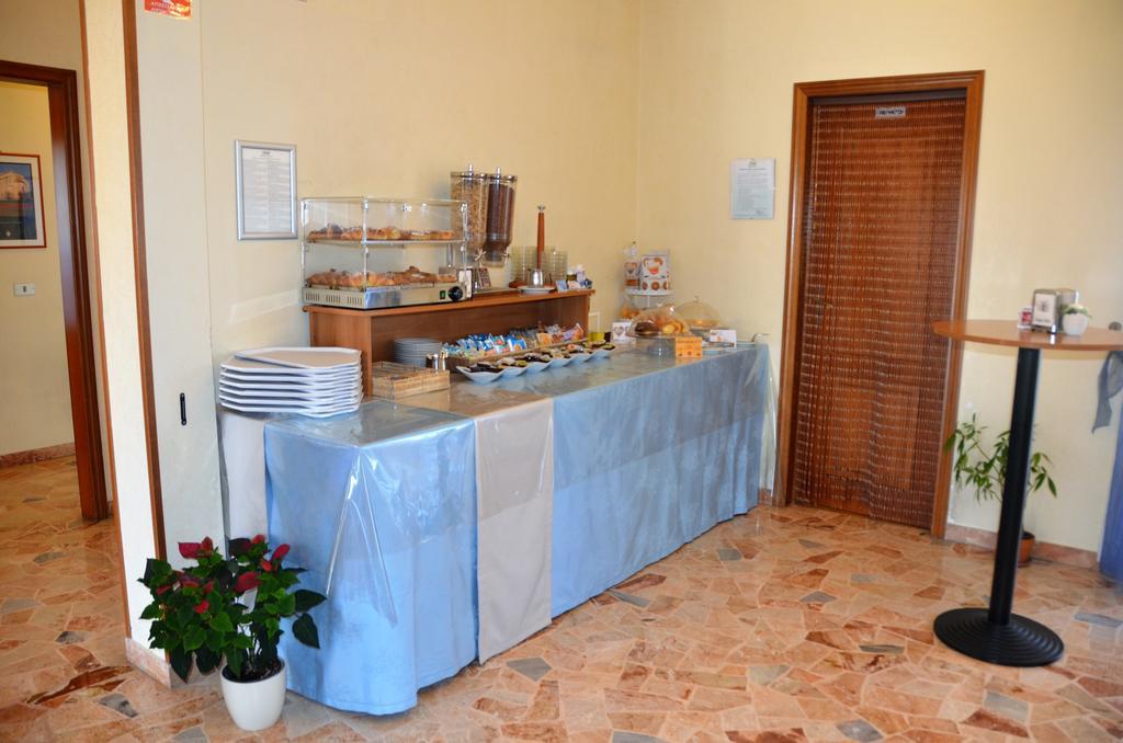 Hotel A-14 Modugno Bagian luar foto