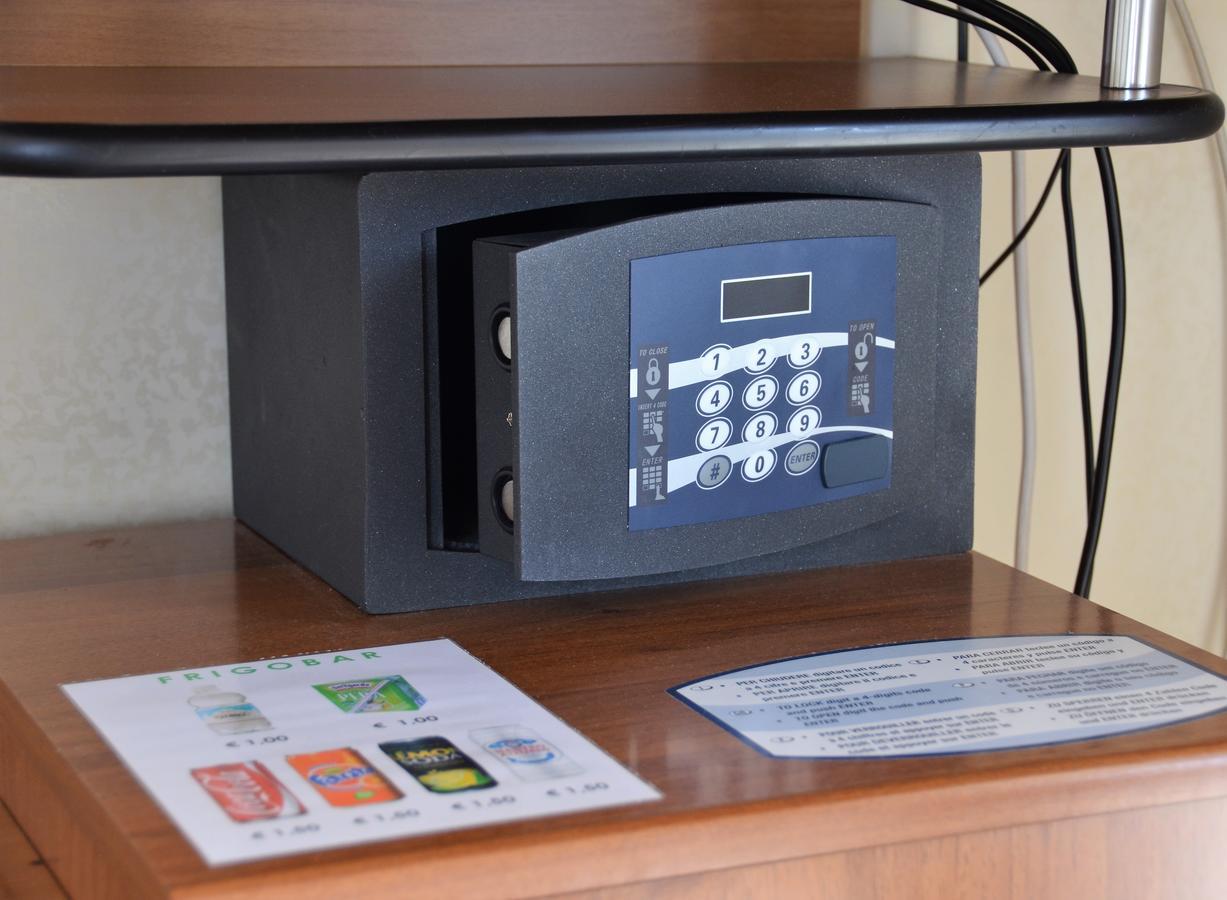 Hotel A-14 Modugno Bagian luar foto