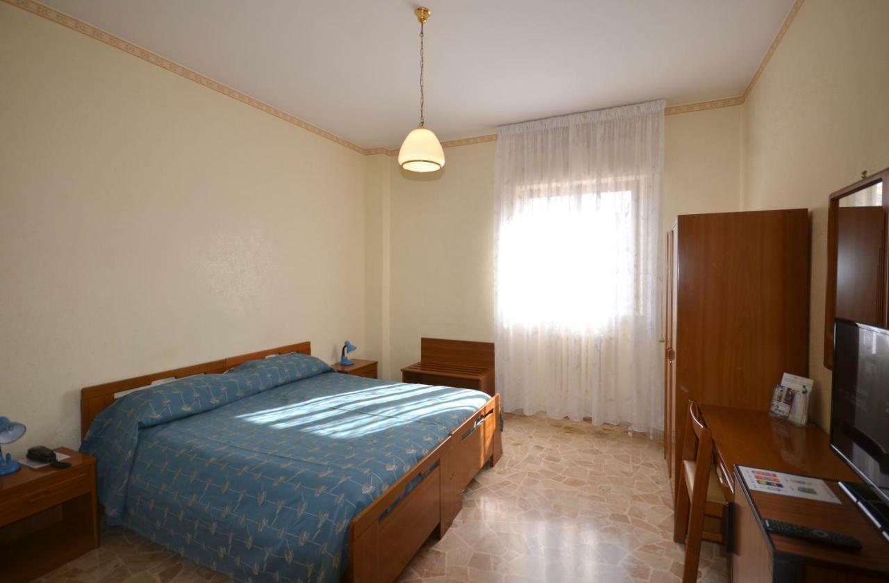 Hotel A-14 Modugno Bagian luar foto