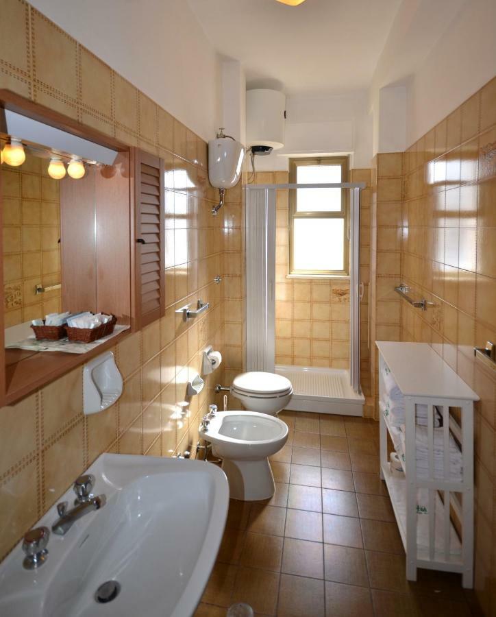 Hotel A-14 Modugno Bagian luar foto
