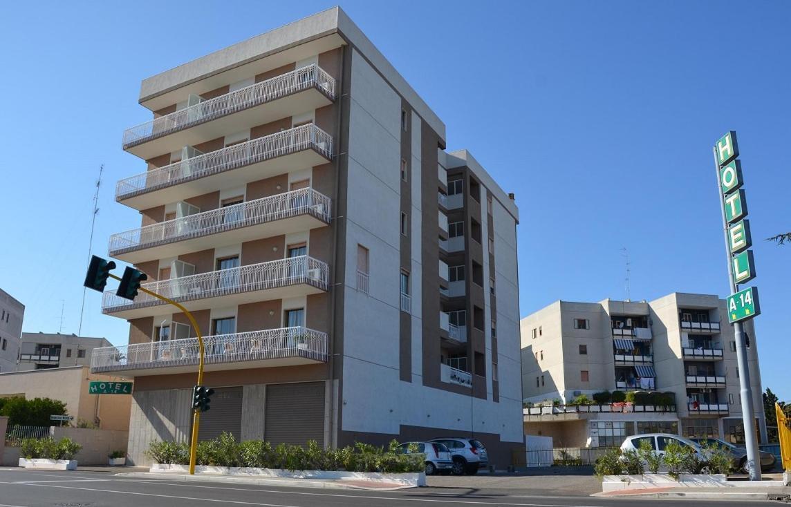 Hotel A-14 Modugno Bagian luar foto
